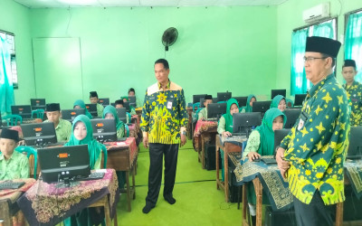 Kepala Kemenag Kabupaten Mojokerto Monitoring Pelaksanaan ANBK di MTsN 3 Mojokerto