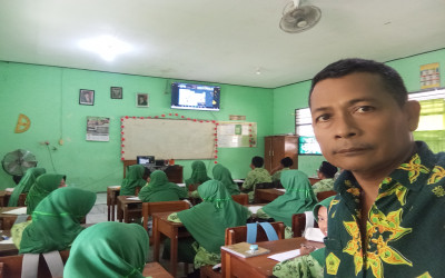 Siswa Kelas VII-A MTsN 3 Mojokerto Ikuti Zoom Meeting Gelitiks tentang Keamanan Siber