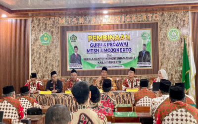 Kepala Kankemenag Kabupaten Mojokerto Berikan Pembinaan GTK MTsN 3 Mojokerto