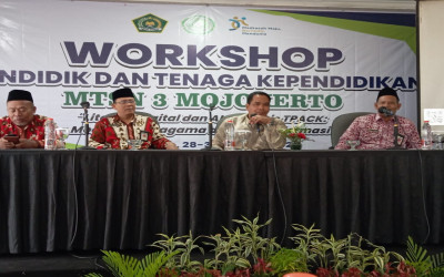 Kepala Kemenag Mojokerto Sampaikan Materi Workshop GTK MTsN 3 Mojokerto di Trawas